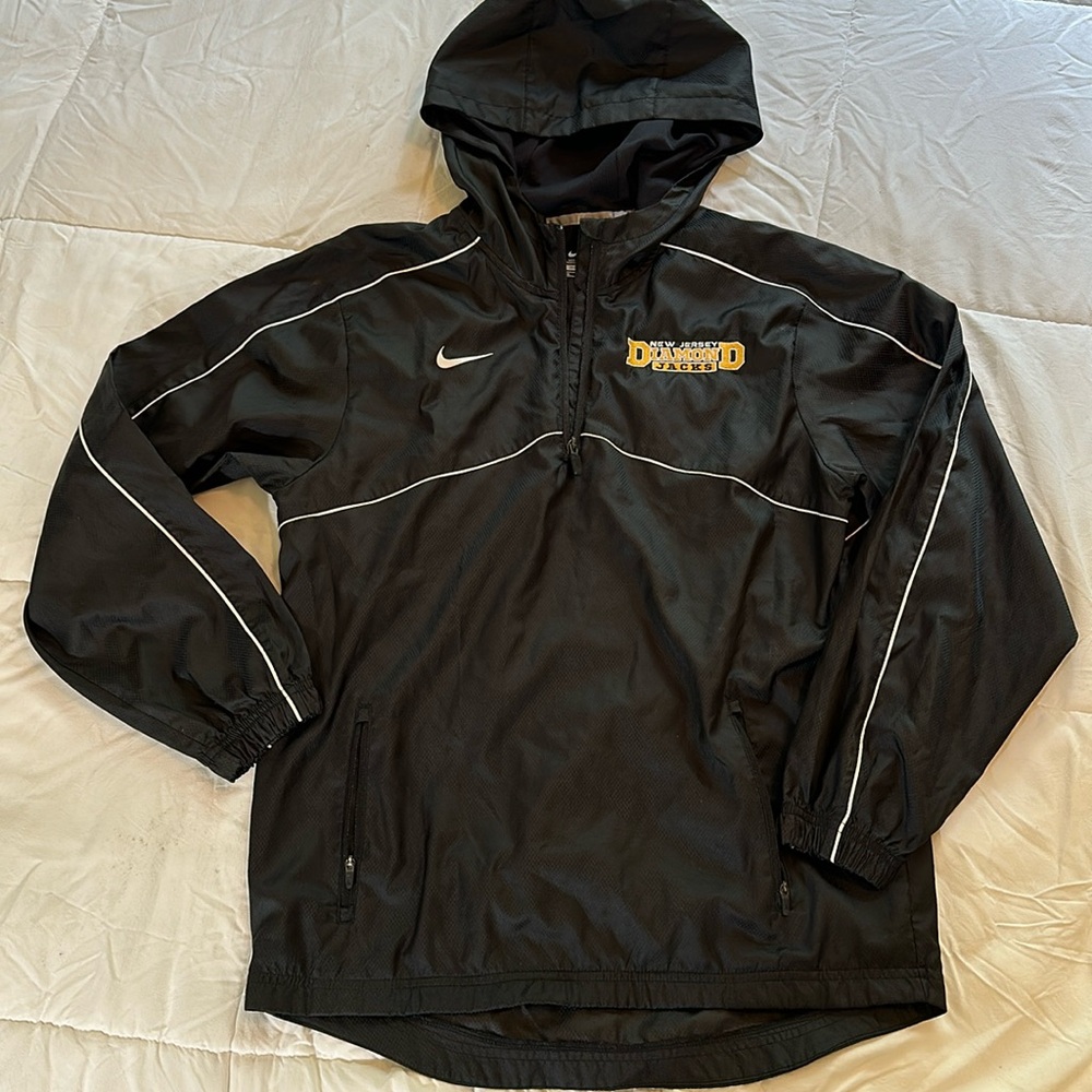 ✅NIKE- DIAMOND JACKS -NEW JERSEY BASEBALL 1/2 zip jacket. Black w pockets & hood
